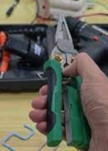 8 az 1-ben Blankoló és Vágó Fogó (20,7 cm) – Blankol, Vág, Krimpel és Feszültséget Mér Egyetlen Szerszámmal | POWERPLIERS photo review