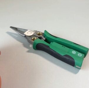 8 az 1-ben Blankoló és Vágó Fogó (20,7 cm) – Blankol, Vág, Krimpel és Feszültséget Mér Egyetlen Szerszámmal | POWERPLIERS photo review