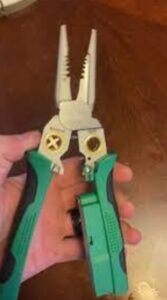 8 az 1-ben Blankoló és Vágó Fogó (20,7 cm) – Blankol, Vág, Krimpel és Feszültséget Mér Egyetlen Szerszámmal | POWERPLIERS photo review