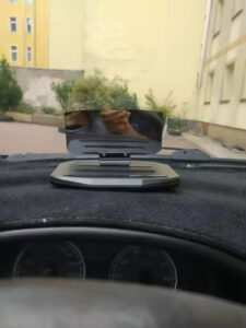 HUD Szélvédő Kijelző – GPS, Hívások és Figyelmeztetések a Szélvédőn (Telefon Érintése Nélkül) | DISPCAR photo review