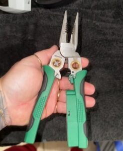 8 az 1-ben Blankoló és Vágó Fogó (20,7 cm) – Blankol, Vág, Krimpel és Feszültséget Mér Egyetlen Szerszámmal | POWERPLIERS photo review