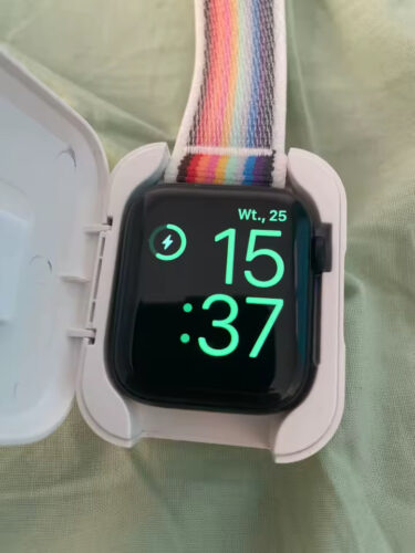 Vezeték nélküli töltő Apple Watch-hoz | WATCHBANK photo review
