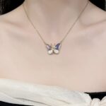 Színt váltó pillangó nyaklánc | FLUTTERX - Image 3