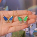 Színt váltó pillangó nyaklánc | FLUTTERX - Image 7
