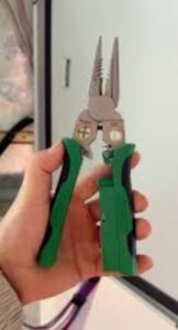 8 az 1-ben Blankoló és Vágó Fogó (20,7 cm) – Blankol, Vág, Krimpel és Feszültséget Mér Egyetlen Szerszámmal | POWERPLIERS photo review